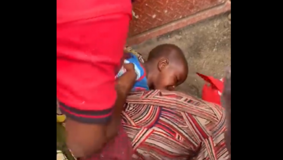 Dete odvajaju od ubijene majke