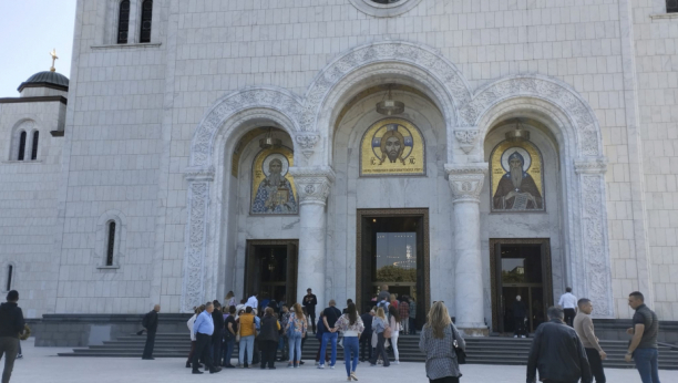 Vernici u Hramu Svetog save na liturgiji