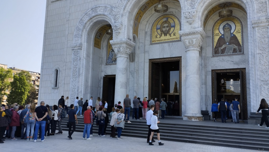 Vernici pristižu na liturgiju