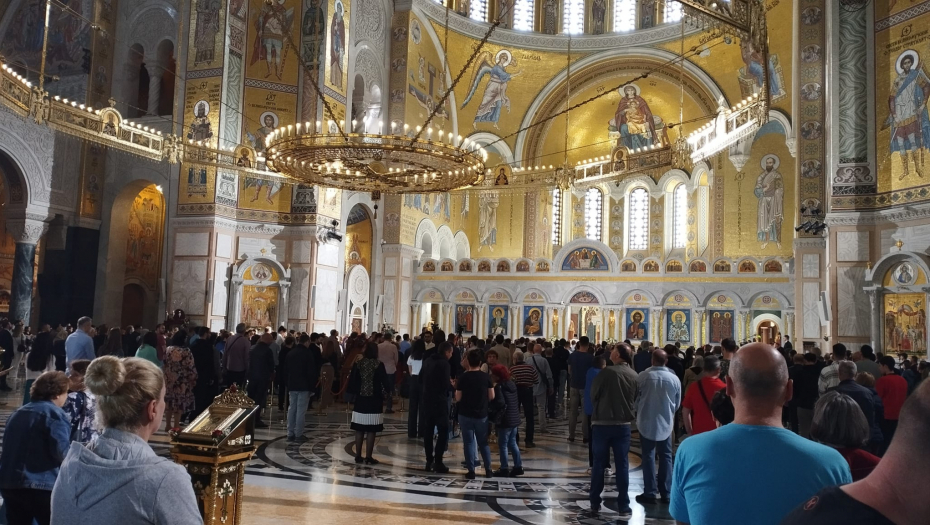 Vernici na liturgiji u Hramu Svetog Save