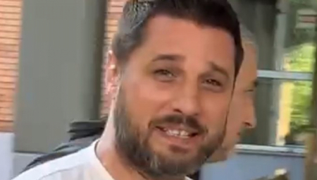 Kako je istakao, ne radi se o istom čoveku koji ga je svojevremeno gađao jajima, ali je doprineo tom problemu