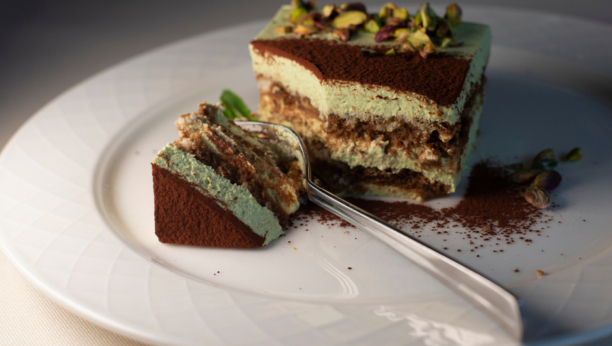 tiramisu sa malinama i pistaćima