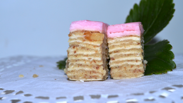 rozen torta