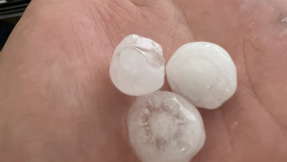 u Užicu pao grad veličine oraha