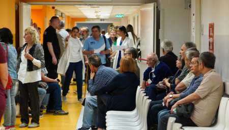 Doplerom krvnih sudova vrata - karotida se može uočiti suženje, začepljenje i proširenje krvnih sudova vrata, koje mogu da budu uzrok moždanog udara