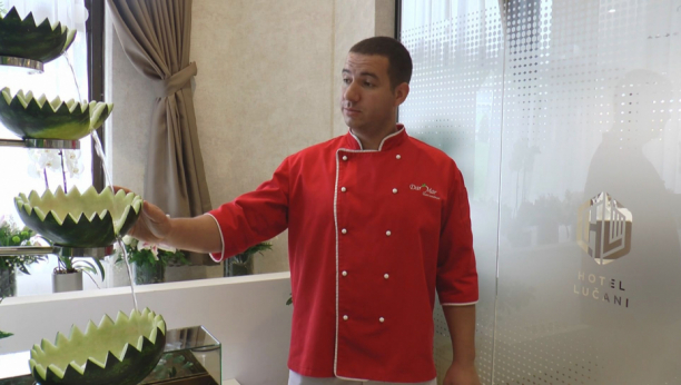 Darko Sinđelić rezbari voće i povrće