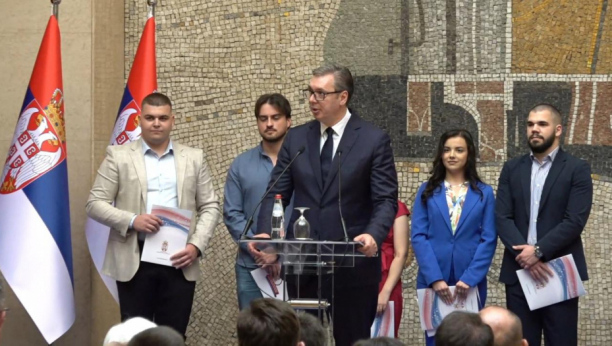 Aleksandar Vučić Ceremonija uručenja ugovora o radu najboljim diplomcima medicinskih fakulteta