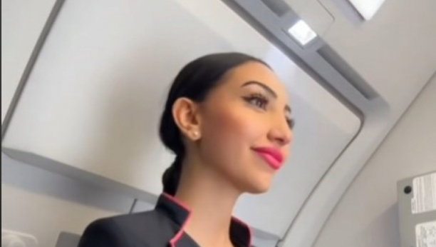 stjuardesa u avionu