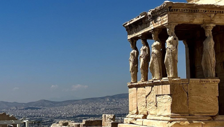 Vrela drama u Atini – asfalt topi cipele, Akropolj zatvoren, evzoni izdržavaju 60 stepeni u uniformama. Vlasti uvode mere, požari bukte širom Grčke.