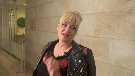 Ističe da se nikada ne bi odrekla pevanja