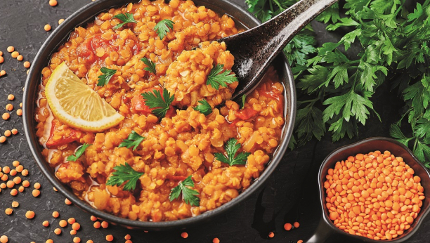 crveno sočivo sa povrćem