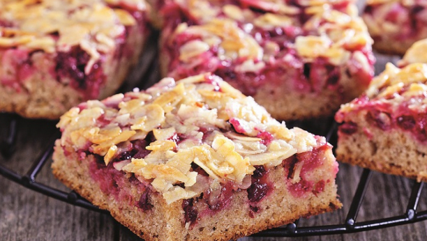 bakin kolač sa malinama