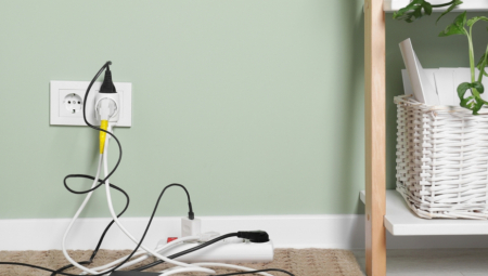 OVO NIKADA NE SPAJAJTE NA PRODUŽNI KABL Predstavlja potencijalnu opasnost