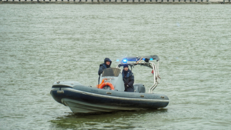 U reci Rzav, kod Arilja, pronađen je utopljenik i u toku je akcija vađenja tela iz vode.