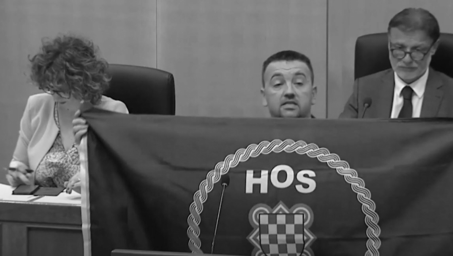 Zastava HOS-a u hrvatskom Saboru
