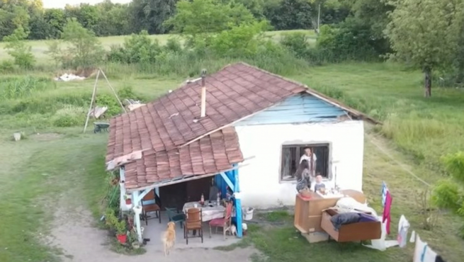 dečak Radoje sa porodicom