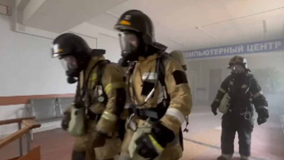 Vatrogasci u Vladivostoku gase požar