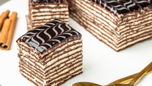 posna rozen torta sa pudingom