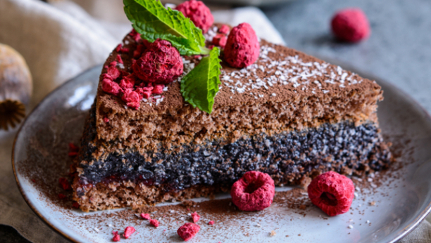 posna torta sa makom i keksom