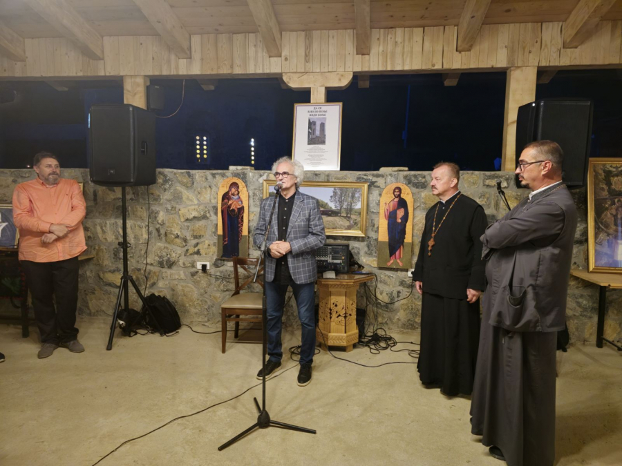 Izložba u letnjikovcu manastira u Crnči