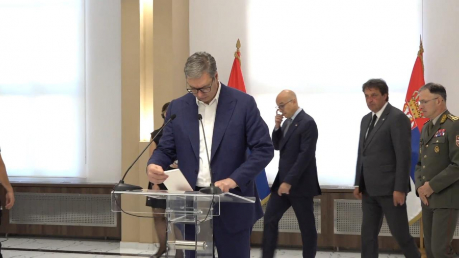 Predsednik Vučić prisustvuje sednici proširenog kolegijuma načelnika Generalštaba