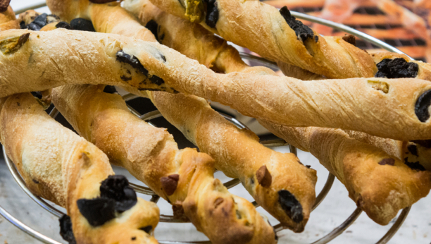 štapići sa maslinama