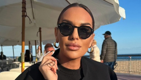 Sa Jocom je u stabilnoj vezi, a ističe da je mirnom i srećnom čini najviše njegov odnos sa njenom decom iz prvog braka