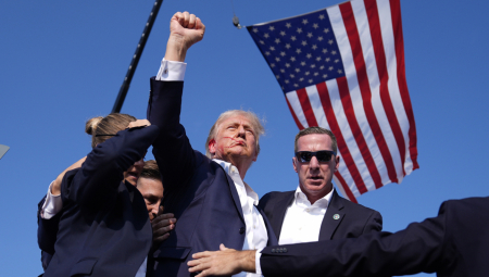 Prema rečima američkog predsednika trebalo je da neko bude raspoređen u zgradu u kojoj se nalazio napadač