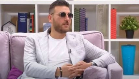 Tri godine nakon razvoda je otkrio da je ponovo srećan u ljubavi, a prve fotografije je objavio na svom Instagramu.