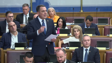 Na sinoć održanoj sednici Opštinskog odbora i odborničkog kluba DNP – a Podgorica iskazana je snažna i jednoglasna podrška predsedniku stranke Milanu Kneževiću i svim njegovim dosadašnjim aktivnostima.