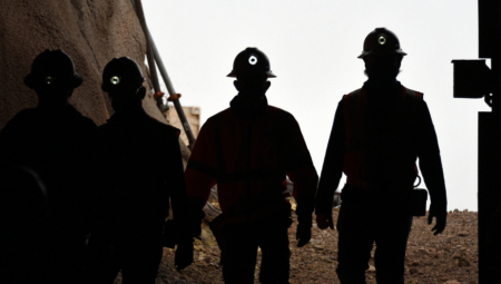 Dvojica rudara poginula su kada se urušio tunel u rudniku zlata na severu Avganistana, saopštio je danas portparol lokalne policije