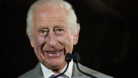 Britanski kralj Čarls je danas stigao u kanadsku prestonicu Otavu, u simboličnu posetu kojom se pokazuje podrška naciji koja ga priznaje kao svog suverena, ali koju američki predsednik Donald Tramp želi da vidi kao 51. američku državu, preneo je Rojters.