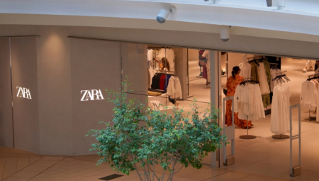 Njujorška policija uhapsila je učesnike propalestinskog protesta u prodavnici odeće na Menhetnu tokom Crnog petka, objavio je Foks njuz