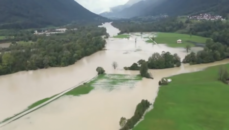Vatrogasci i civilna zaštita intervenisali su oko 15 puta