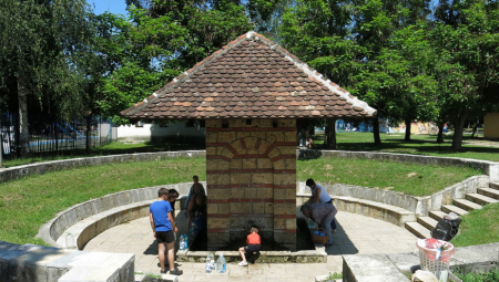 Prirodno čudo u Srbiji – voda koja „vri“ čak i zimi, smeštaj već od 35 evra