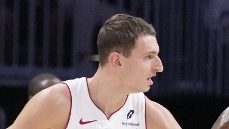 &amp;quot;LUDI SRBIN SE SMEJE&amp;quot; Stigle prve informacije o povredi Nikole Jovića