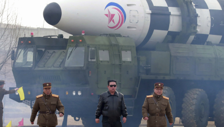 Severna Koreja je danas osudila objavljivanje zajedničkog dokumenta Južne Koreje i SAD o trgovinskim i bezbednosnim sporazumima ocenivši da se tim aktom potvrđuje neprijateljski odnos prema zvaničnom Pjongjangu, uz upozorenje da će Severna Koreja preduzeti kontramere