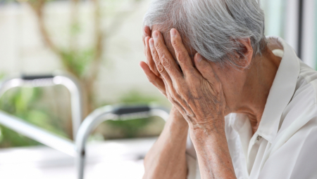 Službenici Odseka bezbednosti Nikšić uhapsili su muškarca S.G. (59) zbog sumnje da je u porodičnom stanu u Nikšiću naneo teške telesne povrede svojoj majci M.G. (85), usled kojih je ona preminula.