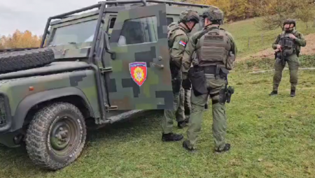 Policija u Vranju, u saradnji sa Žandarmerijom, po nalogu Osnovnog javnog tužilaštva u Vranju, podneće krivičnu prijavu u redovnom postupku protiv I. T. (63) u čijoj je kući na području Preševa, pronašla pištolj u ilegalnom posedu, pet komada pištoljske municije i manju količinu biljne materije za koju se sumnja da je marihuana.