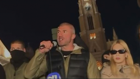 Miša Bačulov neće da glasa za spomenik žrtvama, ali evo šta hoće da radi - da prosipa fekalije ispred Gradske kuće