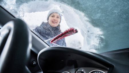 Uz pomoć par trikova koje vam donosimo možete ujutru da krenete na posao bez smrzavanja dok grebete staklo na vašem ljubimcu i proklinjete zimu i led