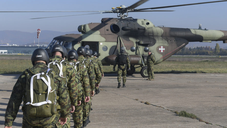 Vojska Srbije skakanje padobranaca