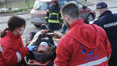 Tuča posle konflikta u saobraćaju ispred policijske stanice: Oba muškarca zatražila lekarsku pomoć
U beogradskoj Ulici Milana Rakića u nedelju je došlo do tuče između M. G. (54) i M. K. (34). Do konflikta je došlo posle rasprave koja je usledila zbog incidenta u saobraćaju.