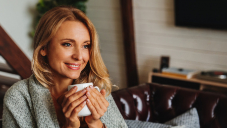 DVE KAFENE KAŠIKE OVE BILJKE PRELITI KLJUČALOM VODOM… Magistarka farmacije otkriva kakav se narodni lek krije u njoj