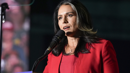 Direktorka američke Nacionalne obaveštajne agencije (DNI) Tulsi Gabard objavila je video u kojem upozorava da su SAD i svet "bliži ivici nuklearnog holokausta nego ikada ranije", optužujući političke elite i, kako kaže, "ratne huškače" da guraju svet ka katastrofi.