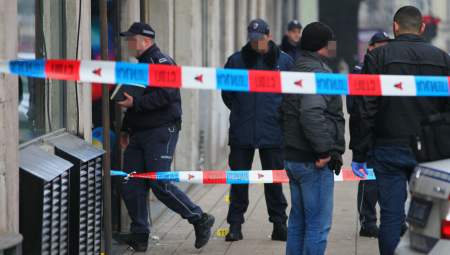 U trenutku pucnjave, V. B. je doručkovao za stolom u kafiću u Novopazarskoj ulici na Vračaru.