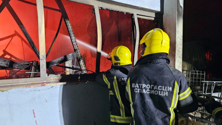 Večeras oko 18 sati u Grockoj je izbio požar u porodičnoj kući, u kojem je nastradala R.Ž. (76).