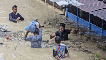 Teško pogođene su i susedne provincije Hebei i Tjencin, kao i 10 drugih provincija
