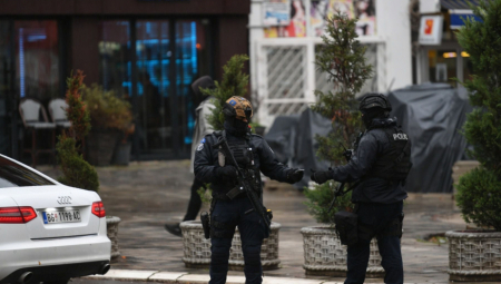 Turški državljan v Prizrenu obtožen umora hčerke in poškodovanja žene in druge hčerke