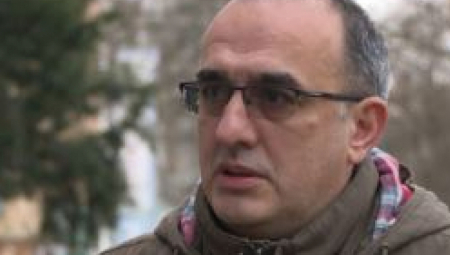 Ideolog blokadera, profesor Filozofskog fakulteta u Novom Sadu, Dinko Gruhonjić, poznat po ustašoljublju i mržnji svega što je srpsko, dao je intervju za magazin "Standard", u kojem zagovara svoju zamisao da studentski pokret, odnosno blokaderi, treba da osnuje svoju političku organizaciju!